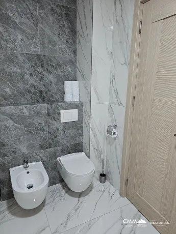 Deniz Kenarında Lüks: Rafailoviç'te Panoramik Manzaralı Şık Daire